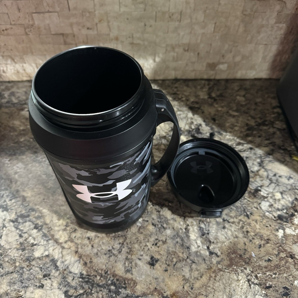 Under Armour Playmaker 64oz Water Jug Gray Camo Insulated Bottle - Picture 7 of 7